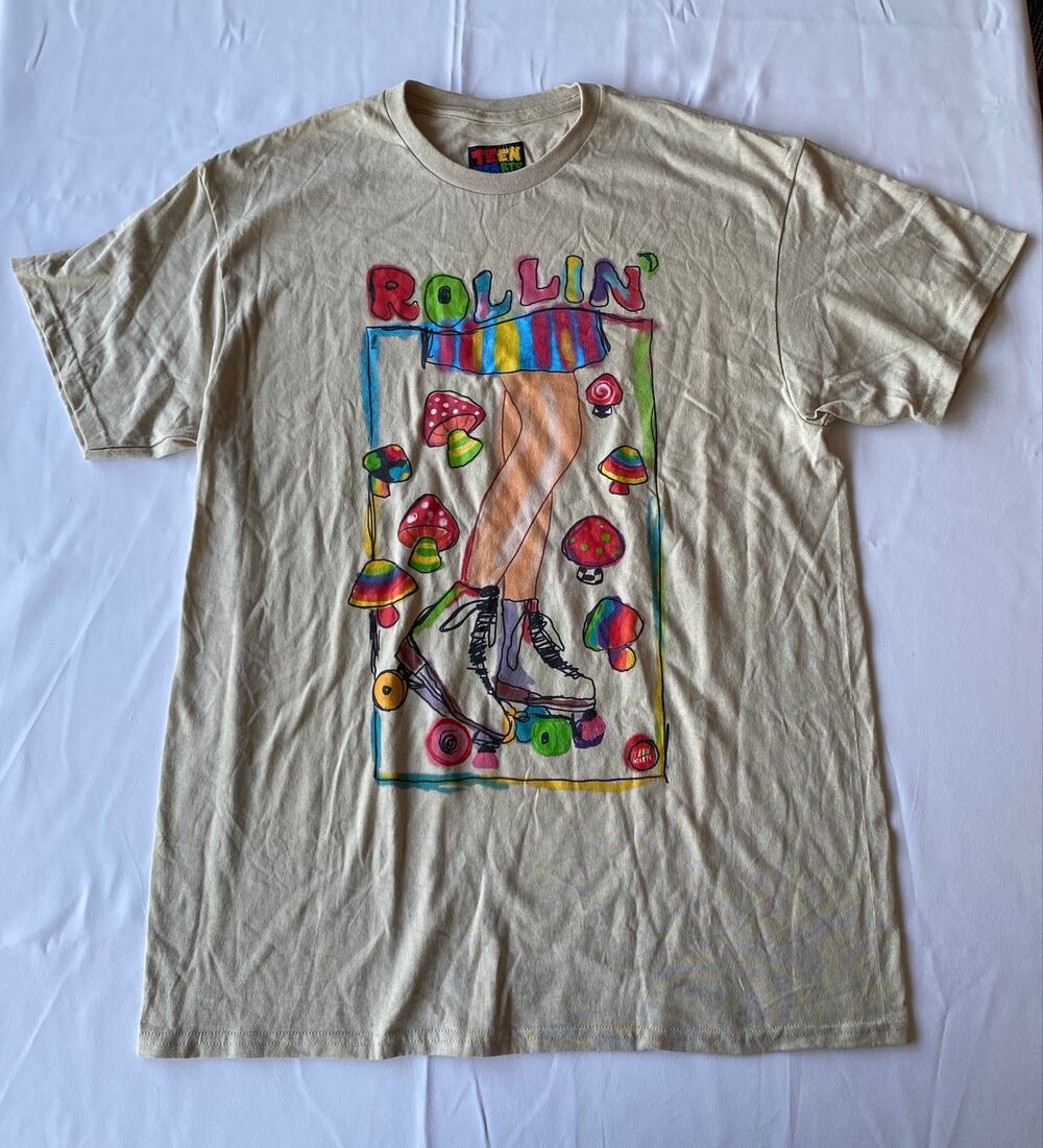 Teen Hearts Rollin’ Roller Skate Mushroom Graphic Tee Tan Sz L NWOT